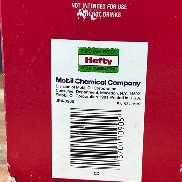 Hefty Holiday Tumblers Crystal Plastic Open Box 16 Cups 1981 Vintage Christmas - Picture 7 of 8